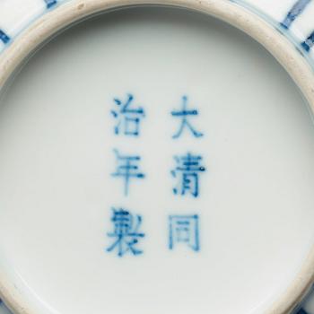 SKÅL, porslin, sen Qingdynasti, med Tongzhi sex karaktärers märke.