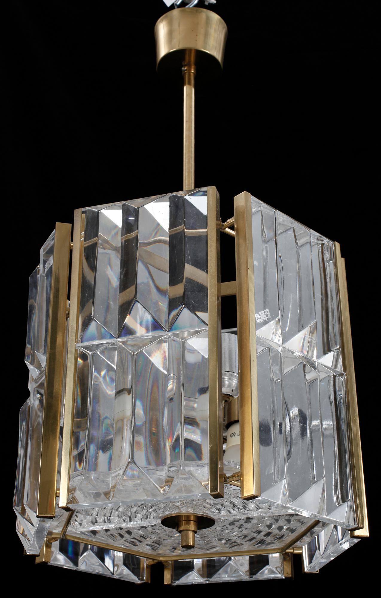 TAKLAMPA, glas och gulmetall, troligen Orrefors, 1900-tal. H ca 61.