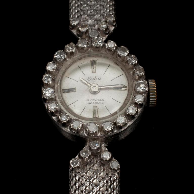 DAMARMBANDSUR, Eska, vittguld18K ja diamanter 30 x ca 0,02ct. Total vikt 20,9 g.