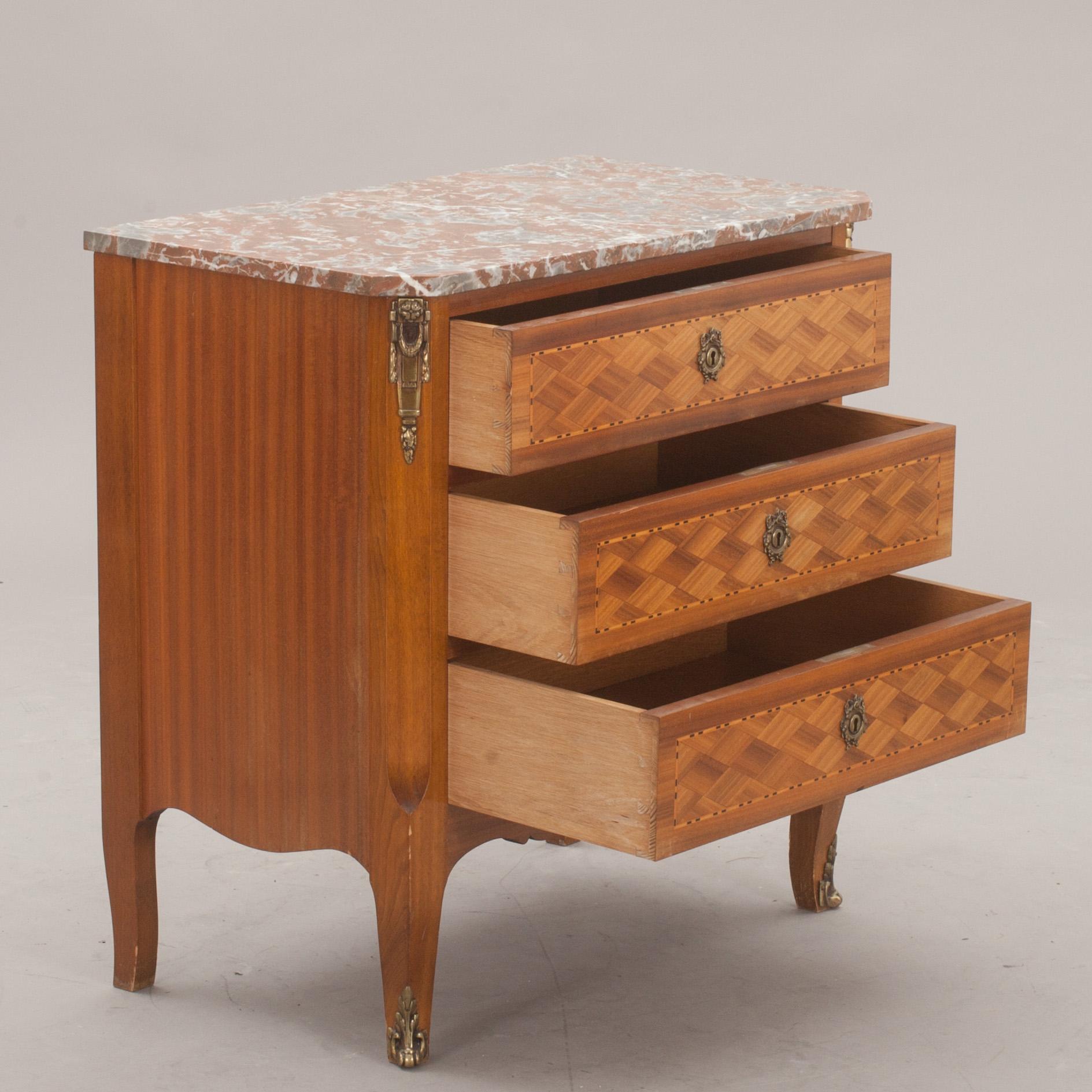 BYRÅ, gustaviansk stil, 1900-tal.