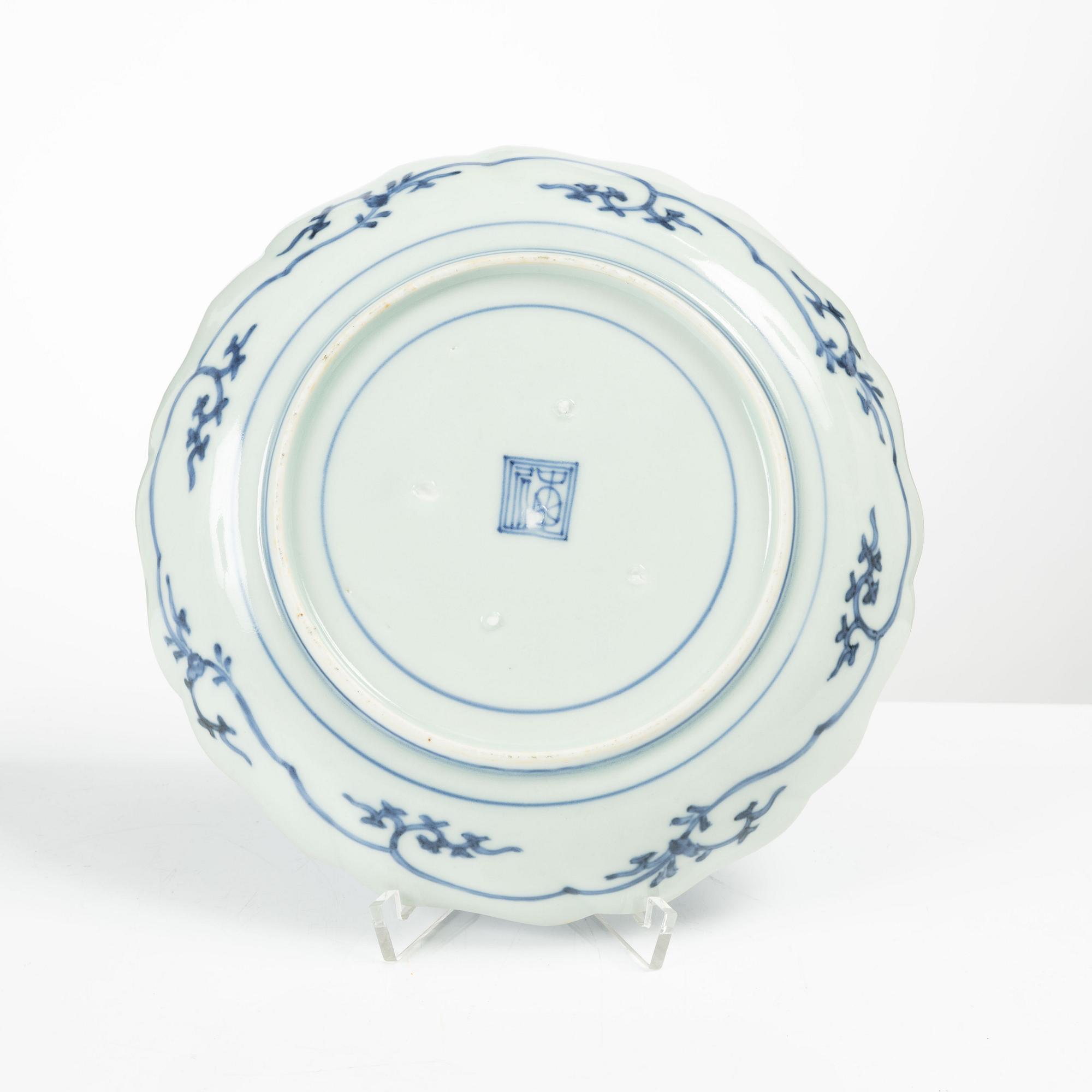 Two Japanese blue and white porcelain dishes, 18th century, Edo (1603-1868).