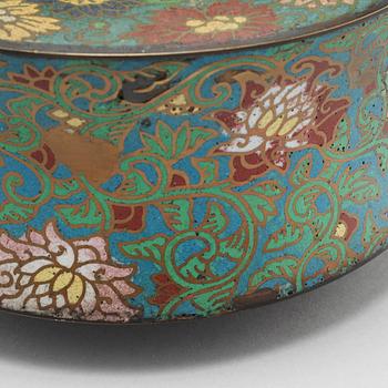 A Japanese cloisonné pot, circa 1900.
