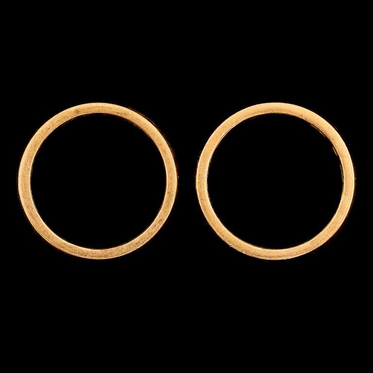 RINGAR, 2 st, 23 k guld. Vikt ca 12,9 g.