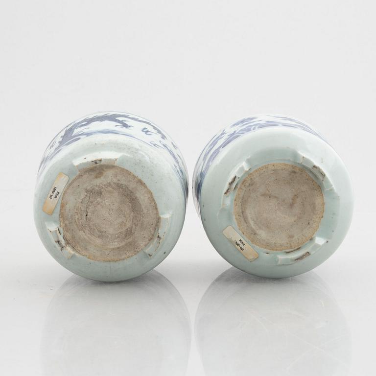 A pair of similar porcelain pots, China, Qing dynasty, 19th century.