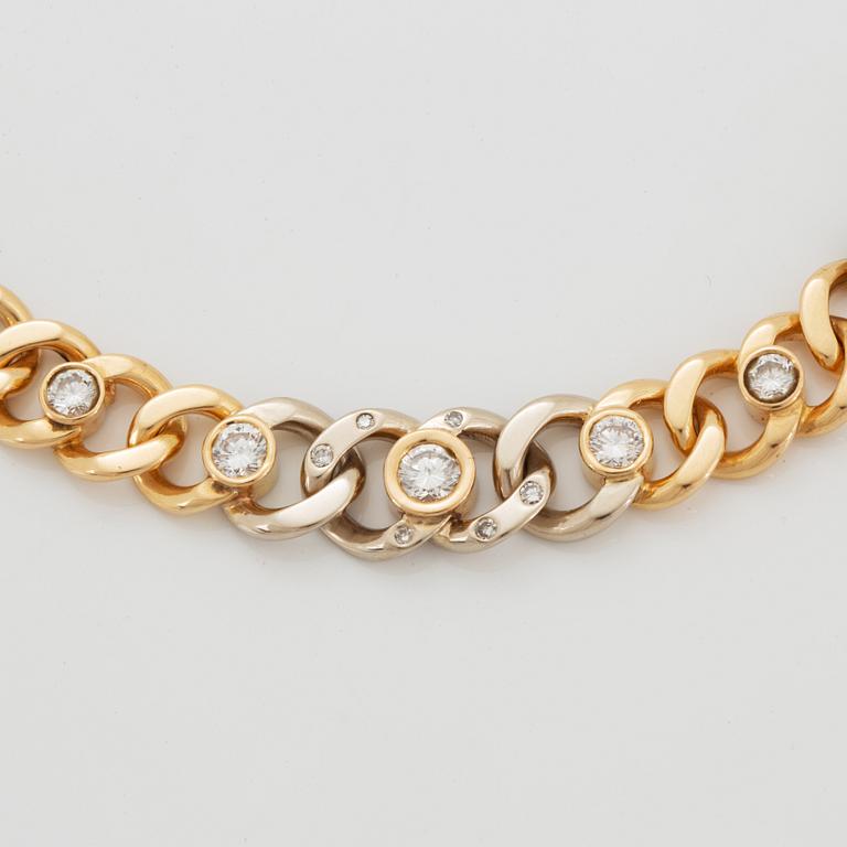 Collier, 18K vitguld och rödguld med briljantslipade diamanter.