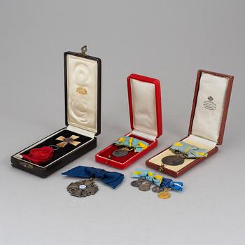 Five medals, two Orders of the Lion of Finland and one Order of the White Rose of Finland.