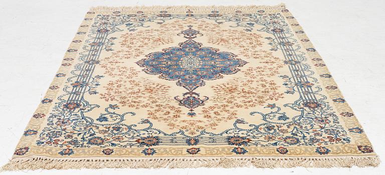 An Isfahan rug, c. 158 x 102 cm.