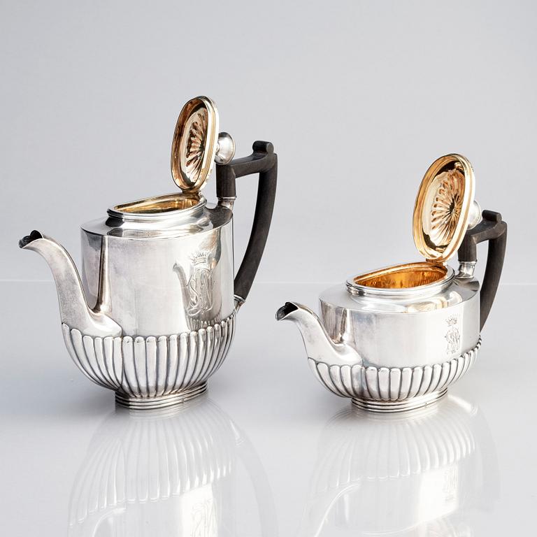 A Russian silver coffee- and teaset, 5 pieces, mark of Gratchev company, St Petersburg before 1899.