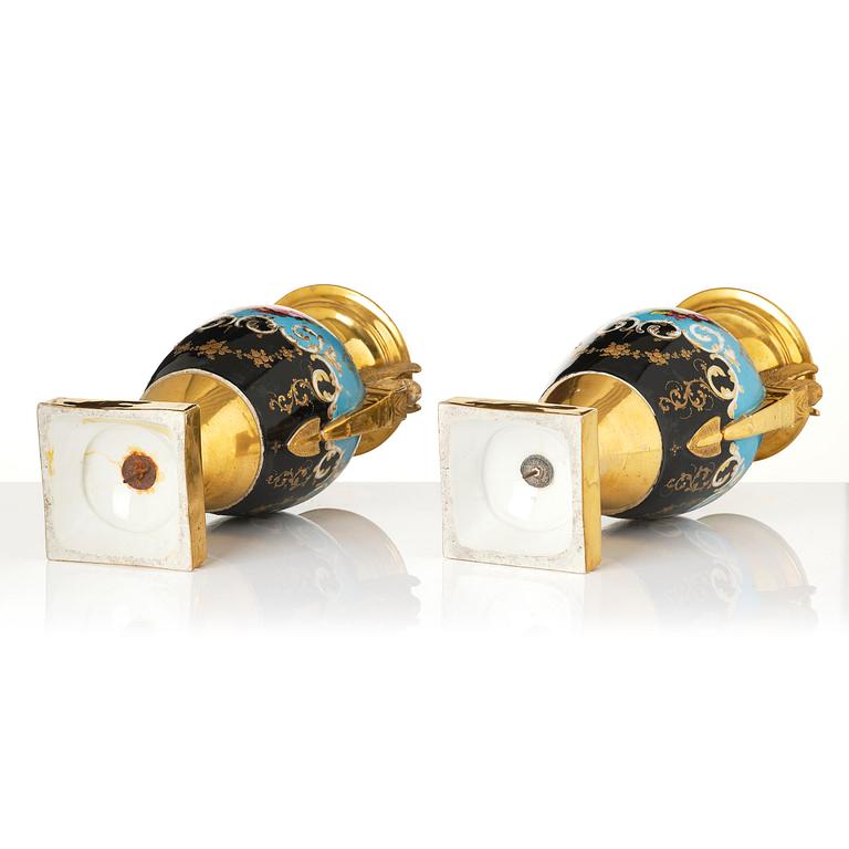 Prakturnor, ett par, porslin. Empire, 1800-talets första del.