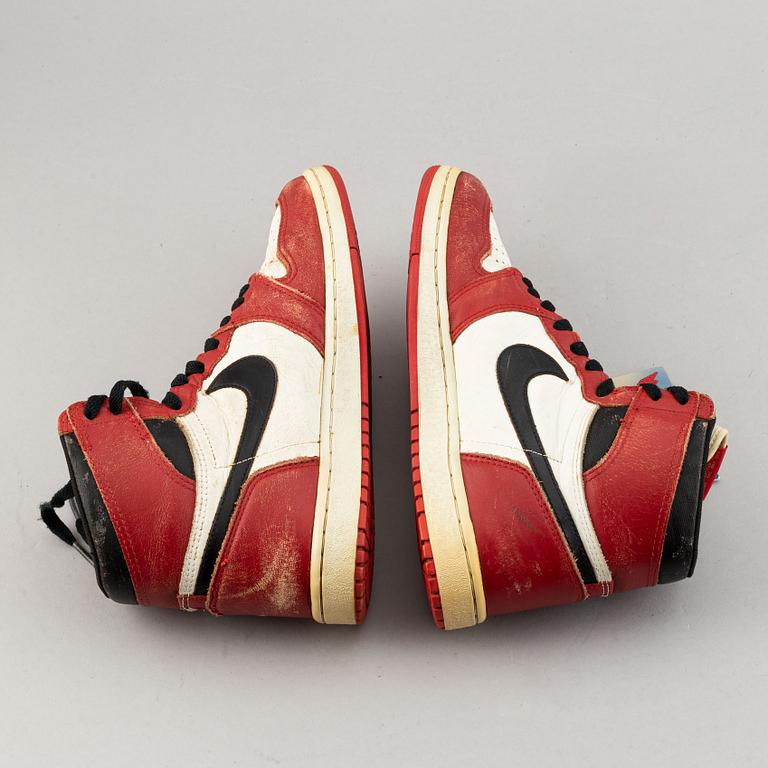 Sneakers, "Air Jordan 1 Chicago", Nike, 1985.