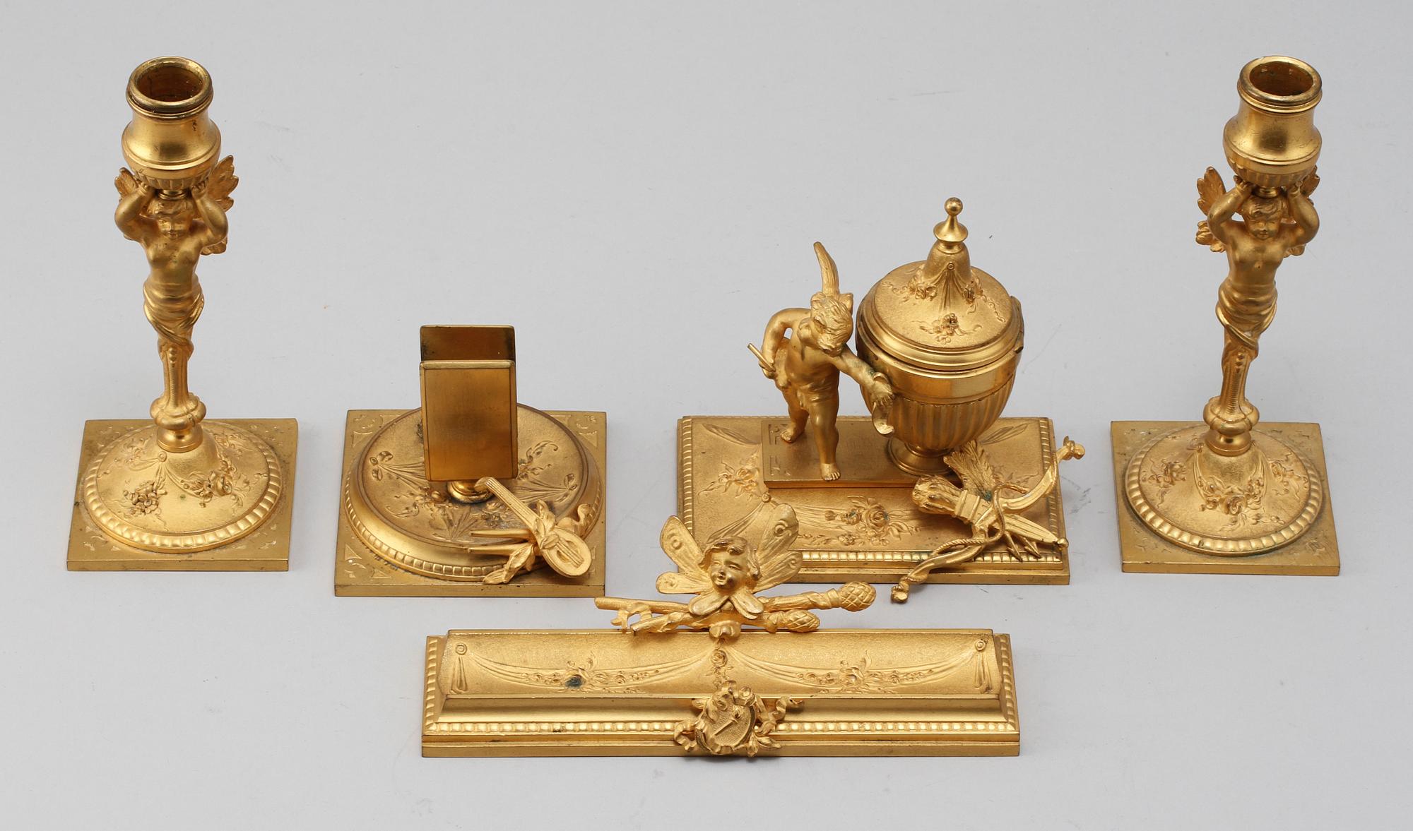 SKRIVBORDSUTENSILIER, 5 delar, mässing, 1800-talets senare del.