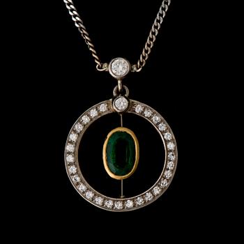 A NECKLACE, facetted emerald, brilliant cut diamonds, 18K white gold. A. Tillander, Helsinki Finland 1988.