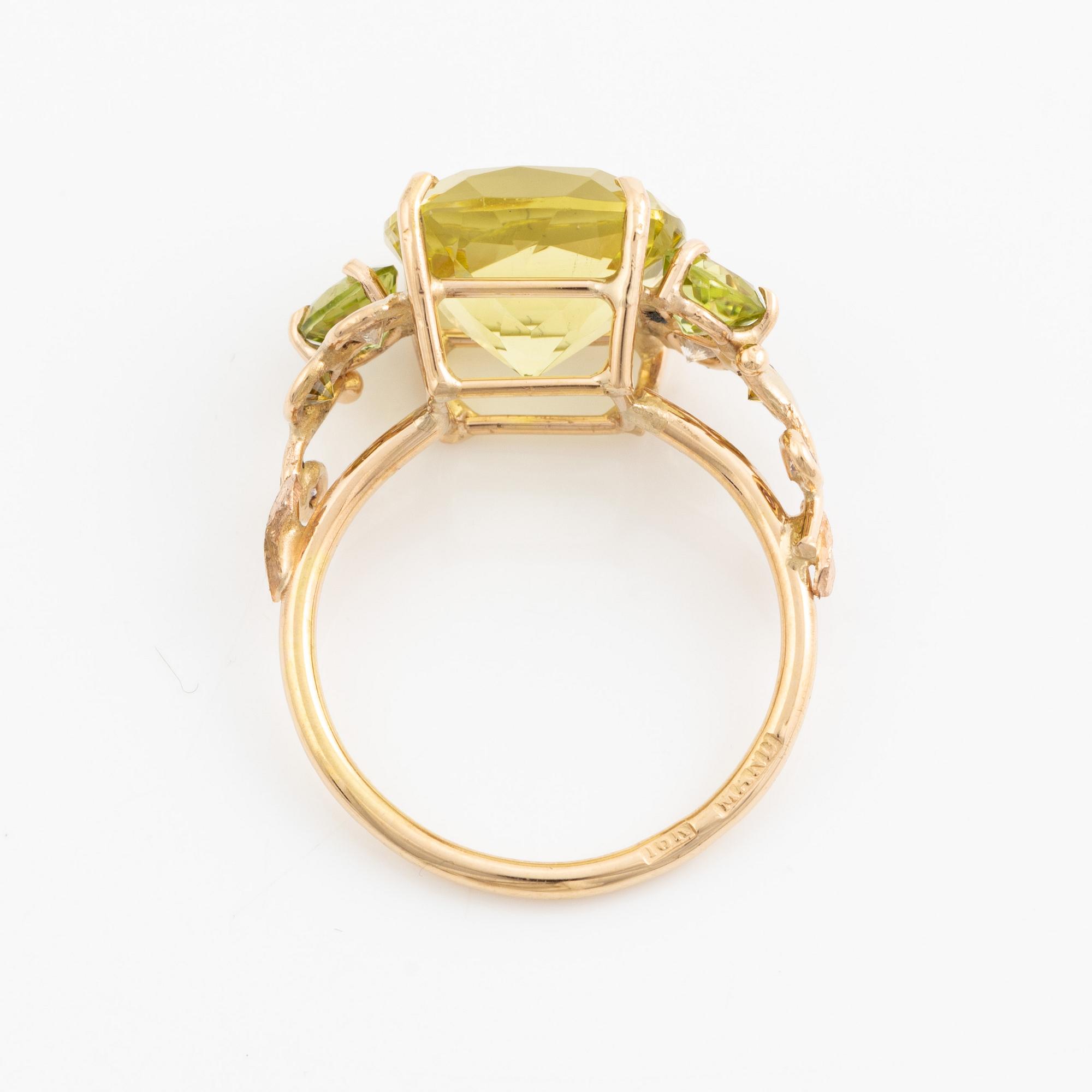 Ring, Mandelstam, 18K guld med limekvarts, peridot och briljantslipade diamanter.