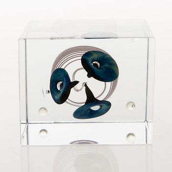 OIVA TOIKKA, An annual glass cube, signed Oiva Toikka Nuutajärvi 1978 and numbered 876/2000.