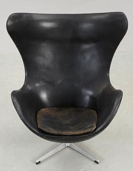 ARNE JACOBSEN, fåtölj, "Ägget", Fritz Hansen, Danmark 1964.