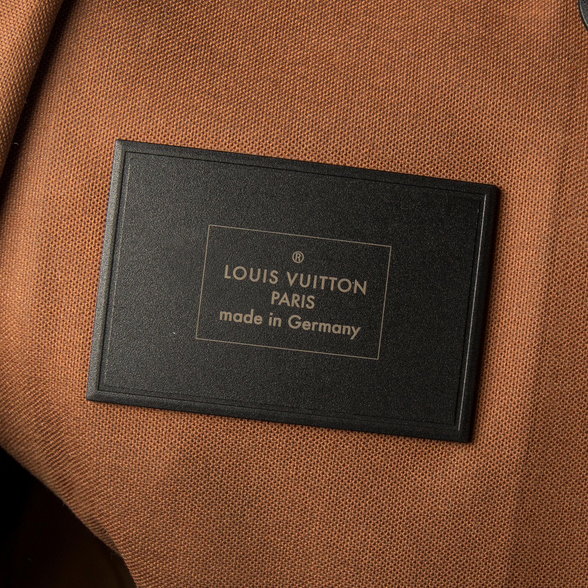 LOUIS VUITTON,.