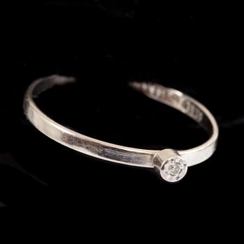 RINGAR, 2 st, 18k vitguld med diamanter tot ca 0,18 ct. vikt tot ca 3 g.