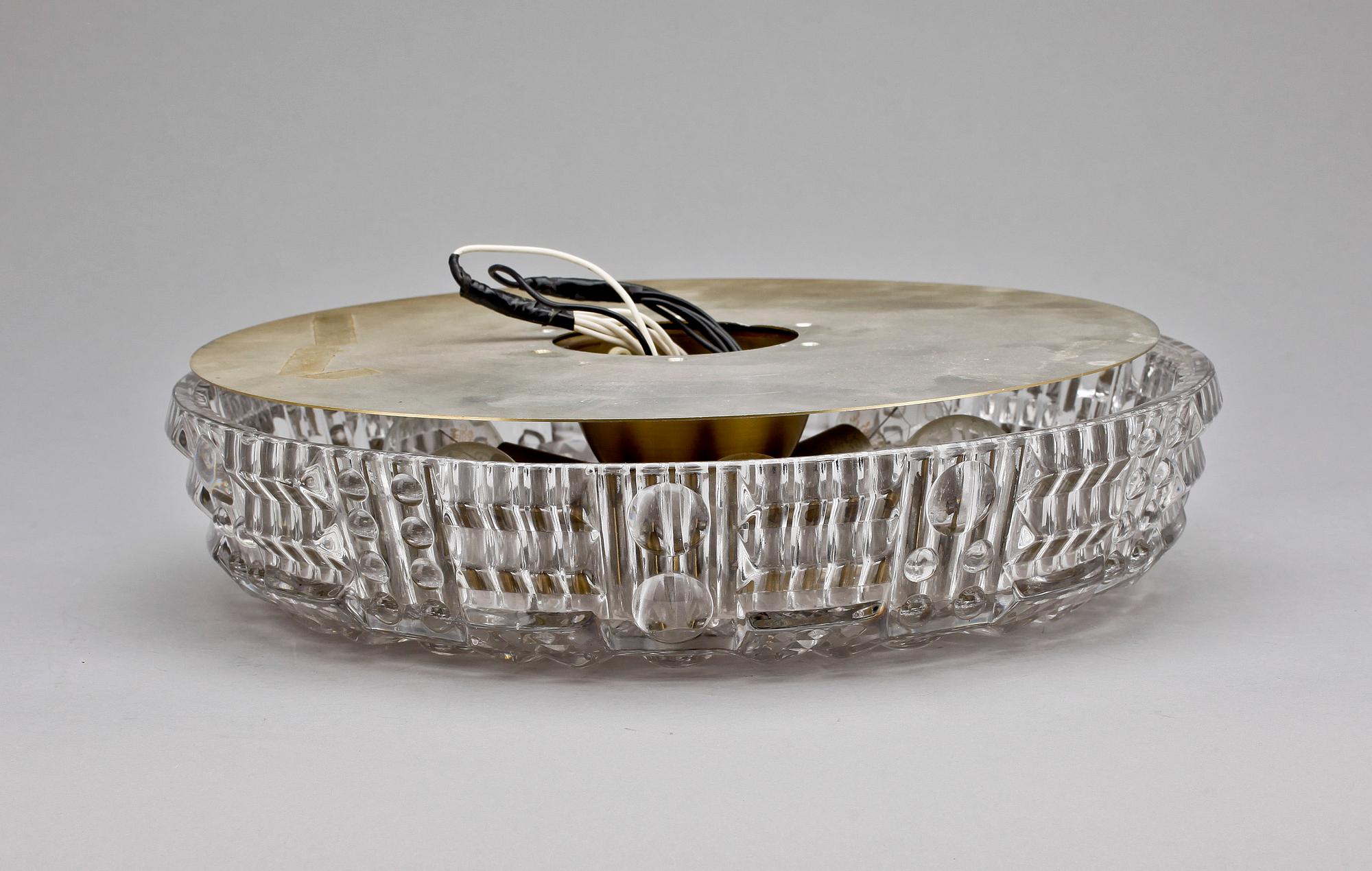 TAKLAMPA, glas, trol. Carl Fagerlund, Orrefors. 1900-talets andra hälft. H ca 10.