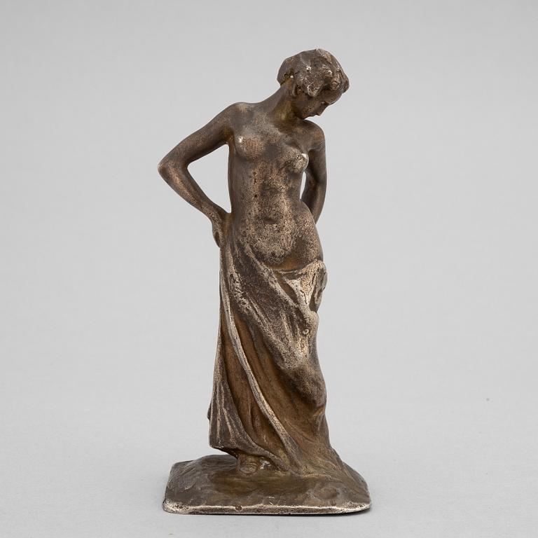 Carl Eldh, skulptur, silver. Signerad och daterad 1908. Gjutarstämplar H Bergman fud.