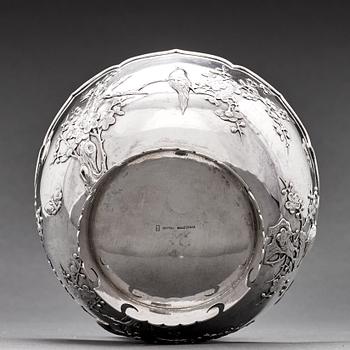 A silver bowl, Shanghai, circa 1900. Makers mark Sing Fat.