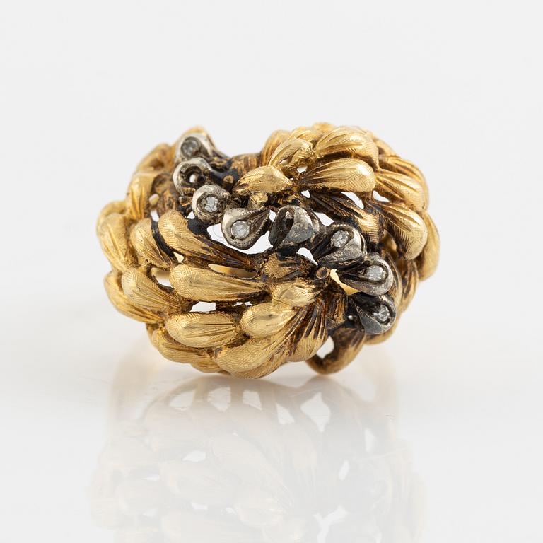 Gold leaf shaped and diamond ring.