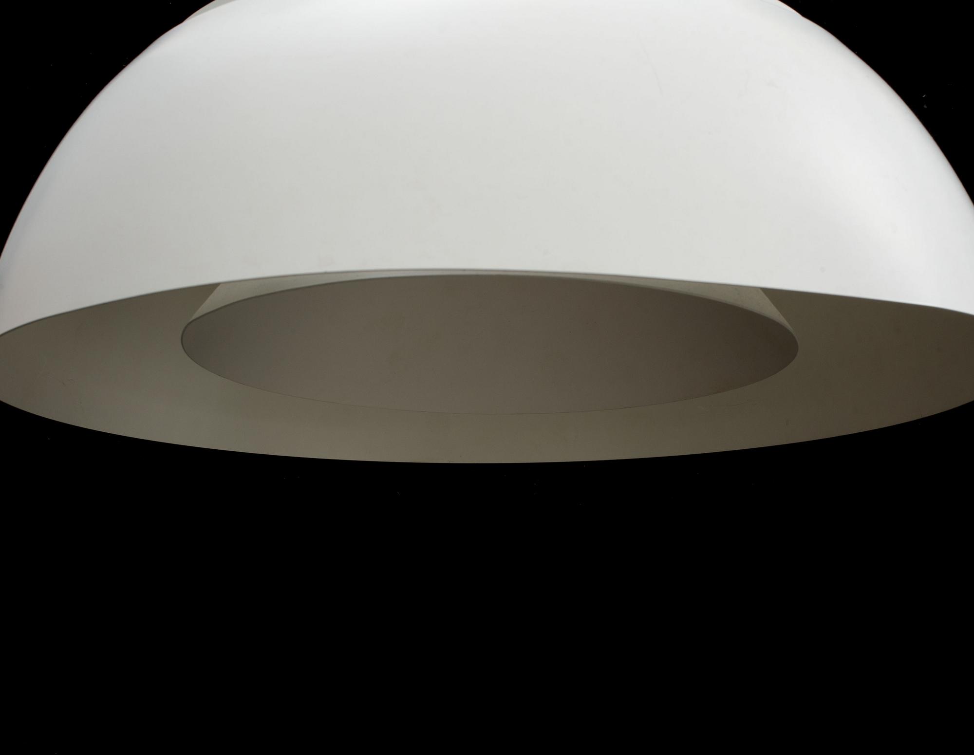 TAKLAMPA, "AJ Pendeln", Arne Jacobsen, Louis Poulsen, Danmark, 1900-talets andra hälft.