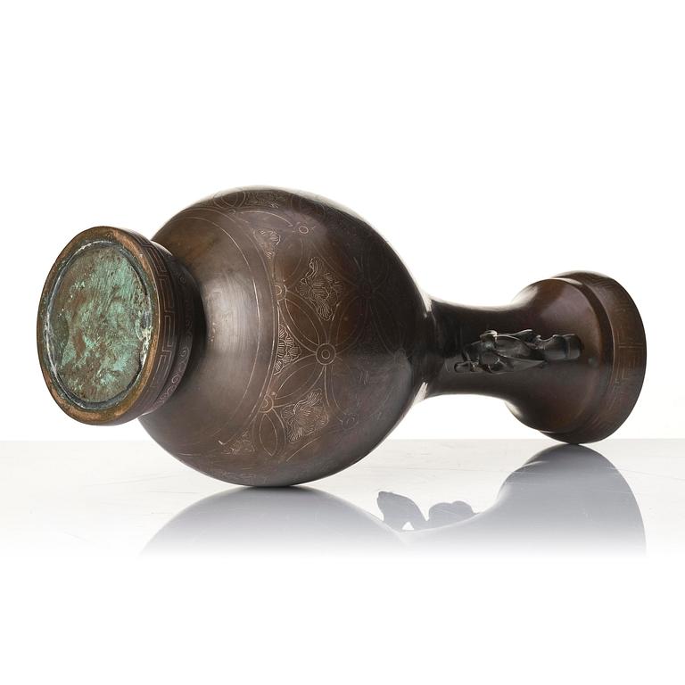 A bronze vase, Japan, Meiji (1868-1912).