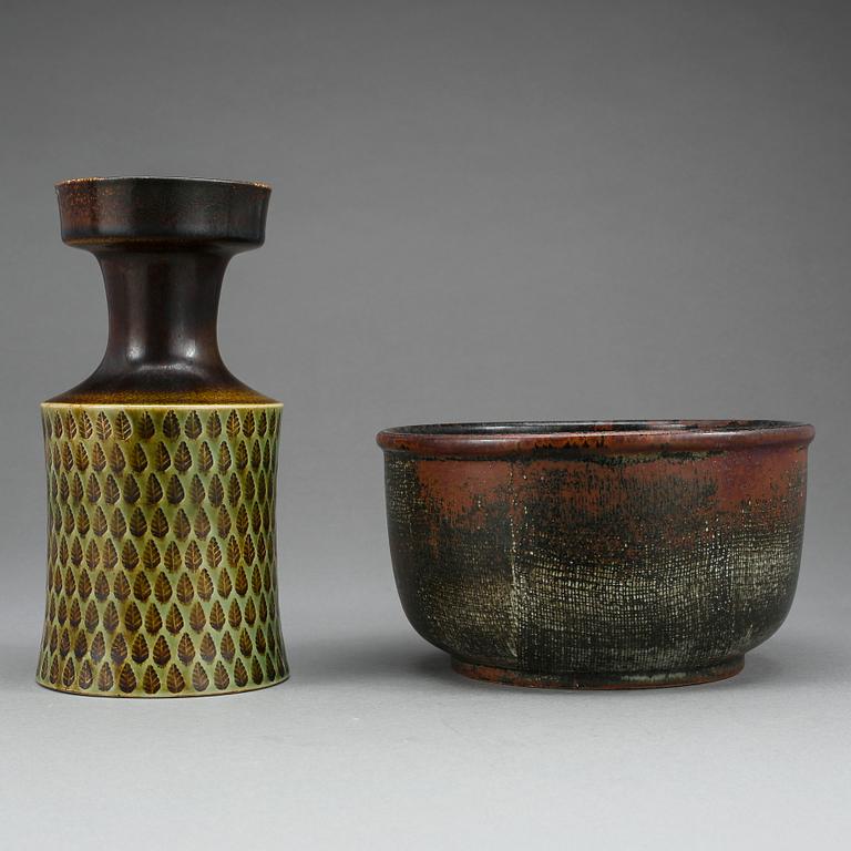 SKÅL samt VAS. Stengods. Stig Lindberg, Gustavsberg. Signerade med studiohanden.