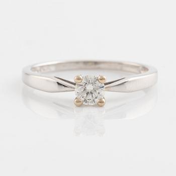 Brilliant cut diamond solitaire ring.