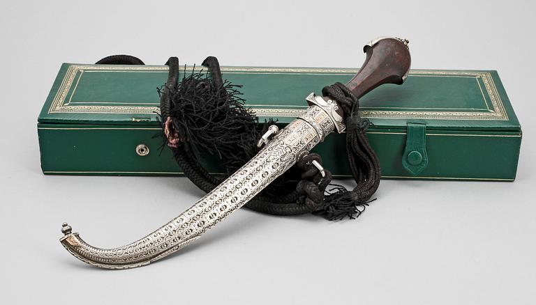 DOLK, orientalisk, silver och trä, 1900-tal.