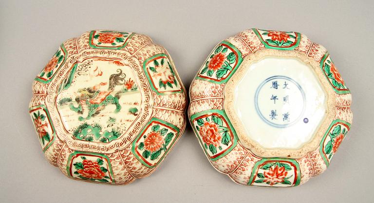 ASK med LOCK, porslin, Ming-stil, 1800-tal.