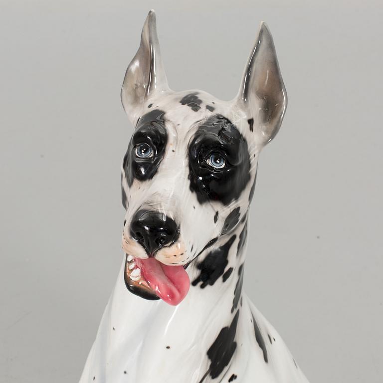A FIGURIN DOG FROM THE SECOND HALF OF 20TH CENTURY.