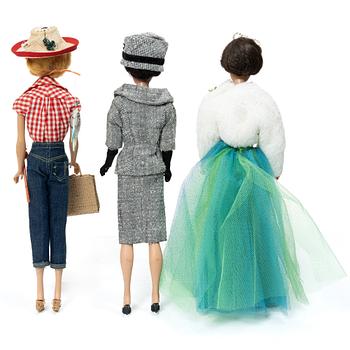 Barbiedockor, 3 st, samt kläder och accessoarer, Mattel, 1960-tal.