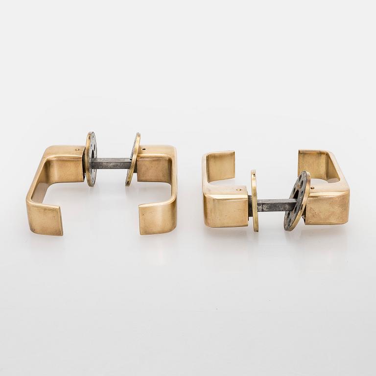 Timo Sarpaneva, dörrhandtag, 8 par, "Lasta" för Primo Oy. Formgiven 1964.