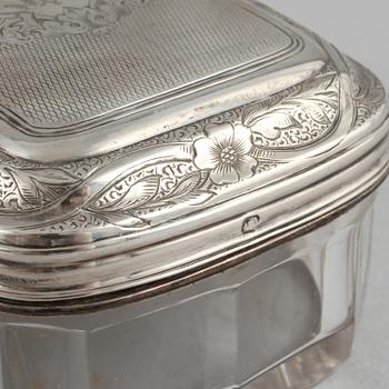ASKAR samt FLASKA, 4 delar, nysilver och glas, 1900-tal.