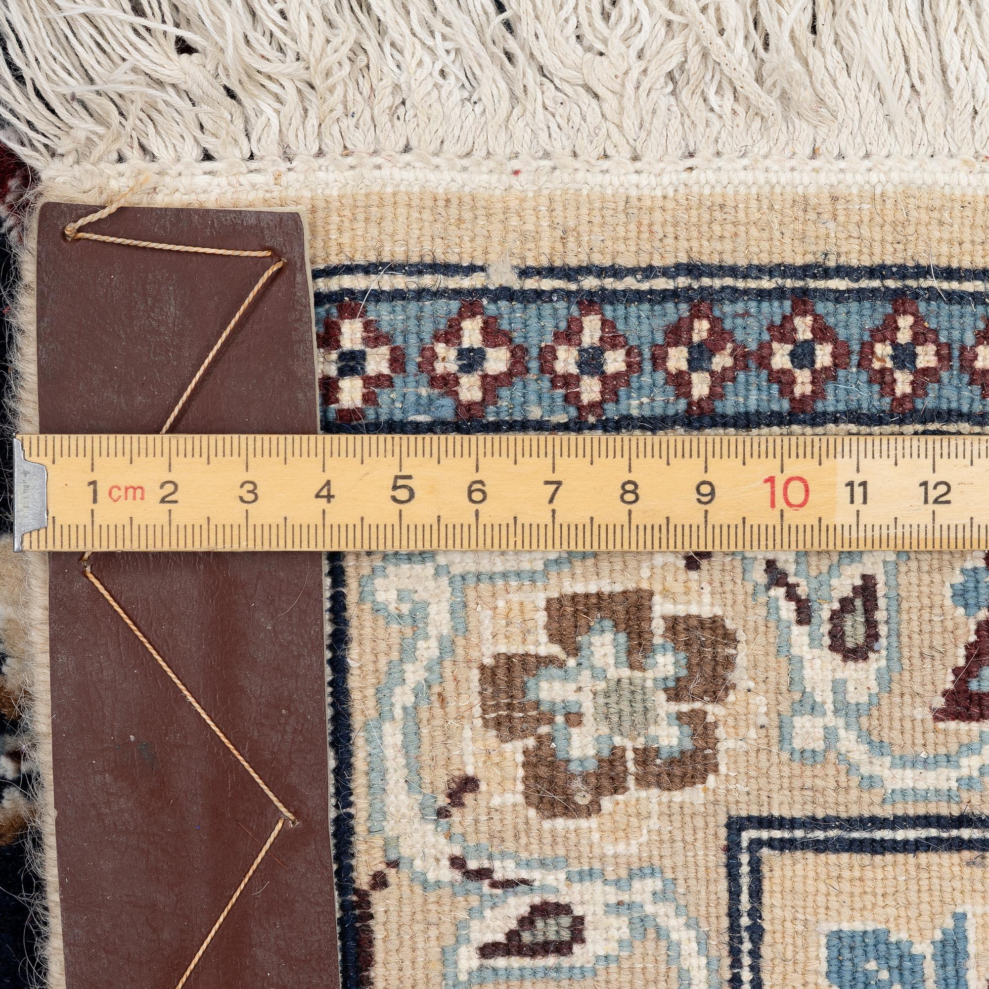 Rug, Nain, approx. 315 x 200 cm.