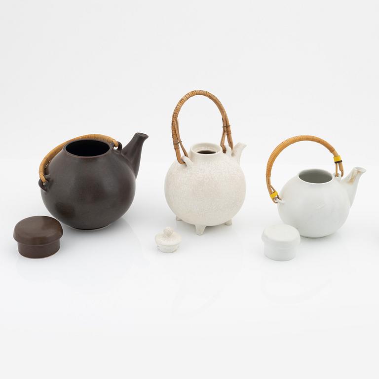 Gunnar Nylund, a stoneware teapot from Rörstrand and two teapots and a vase, Arabia.