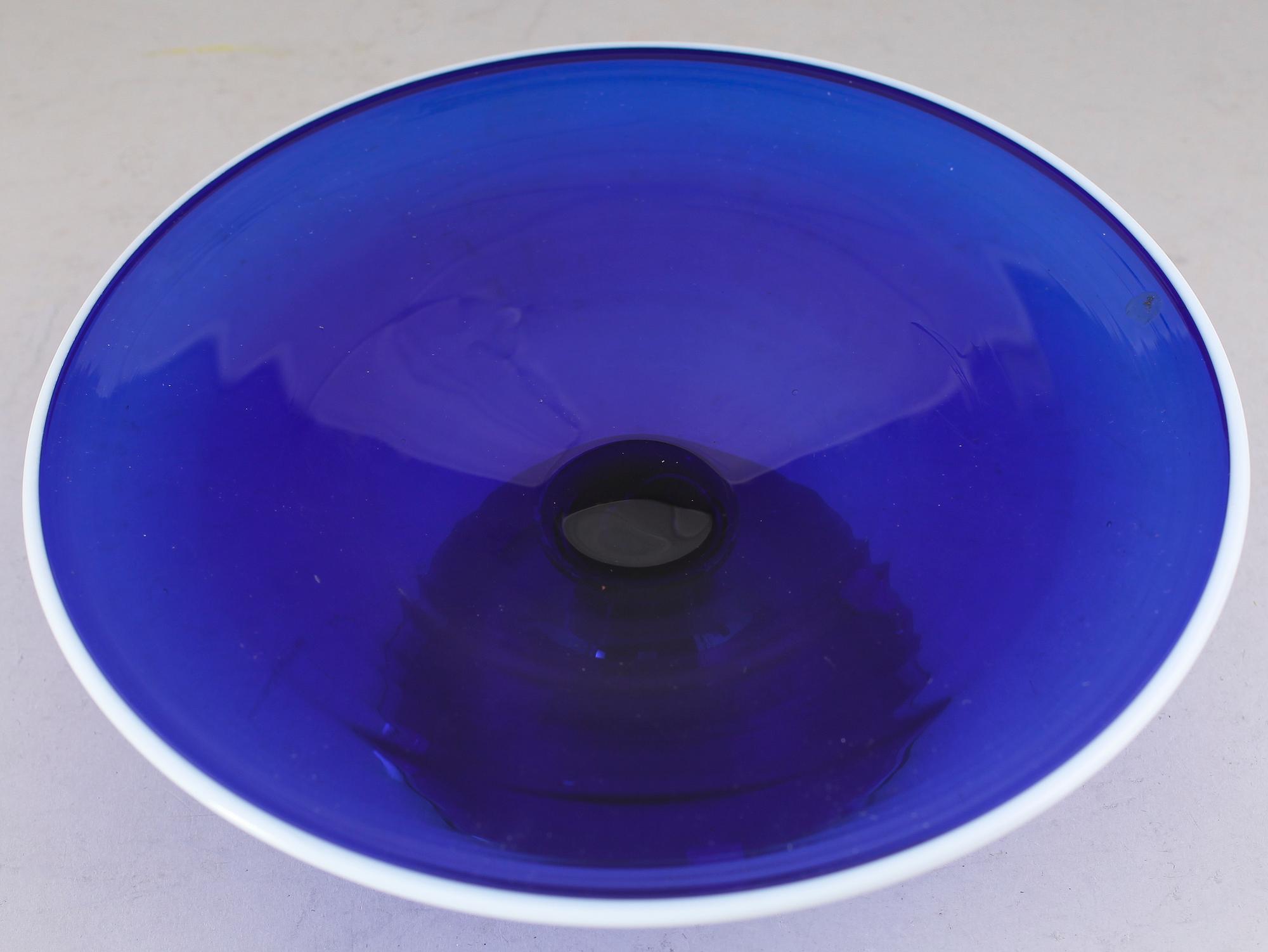 TAZZA, blått glas, sannolikt Göteborgs glasbruk, 1800-tal.