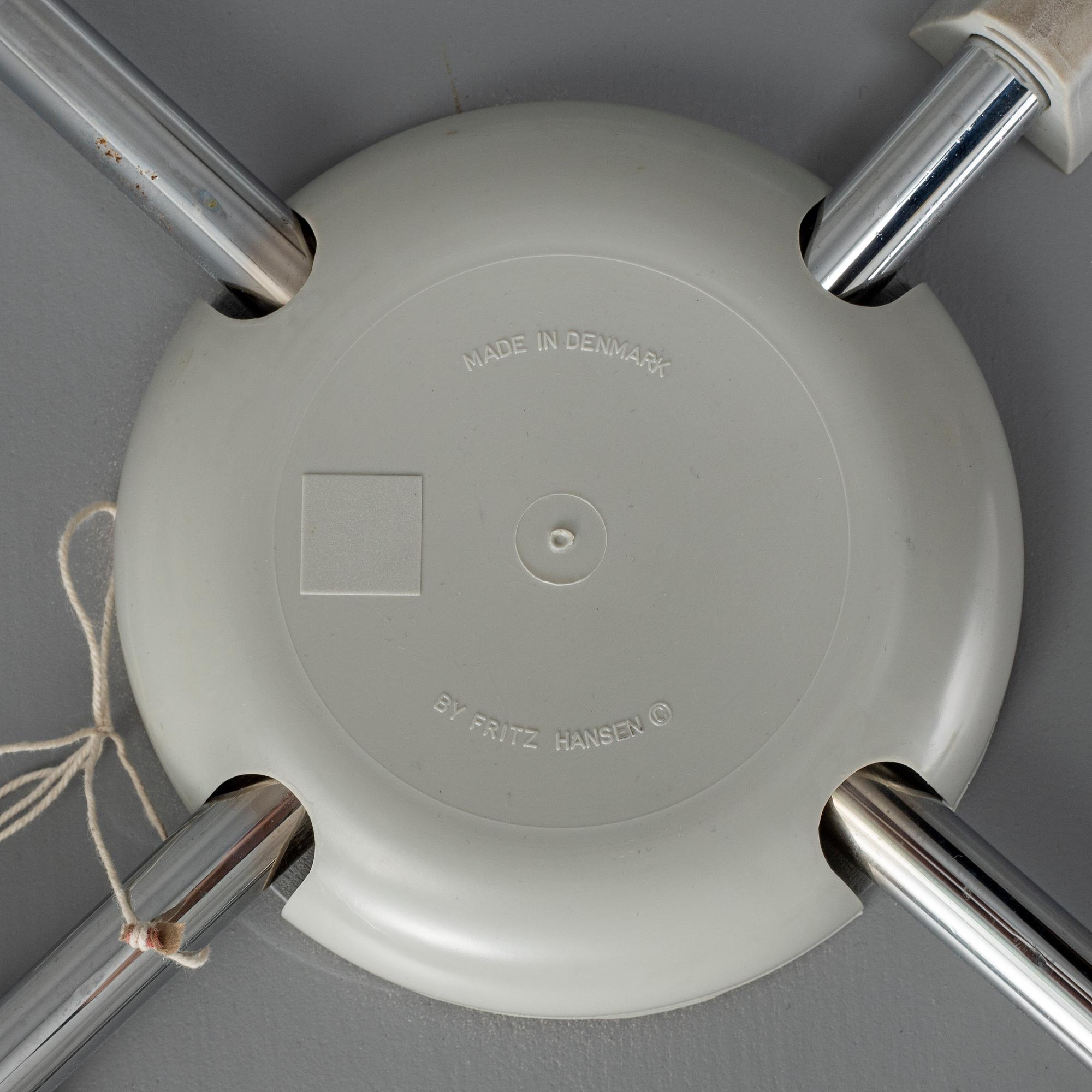 Arne Jacobsen, a 'Series 7' chair, Fritz Hansen, Denmark, 1999.