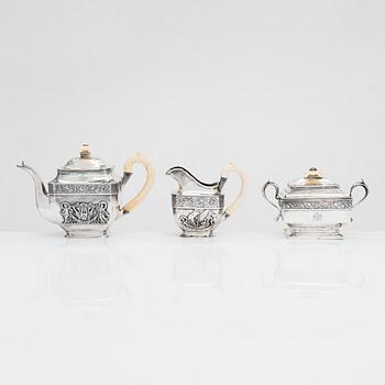 Teekalusto, 3 samankaltaista osaa, hopeaa, Moskova 1830-luku.
