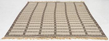 A machine-woven carpet (so-called double-woven), approx. 284 x 202 cm.