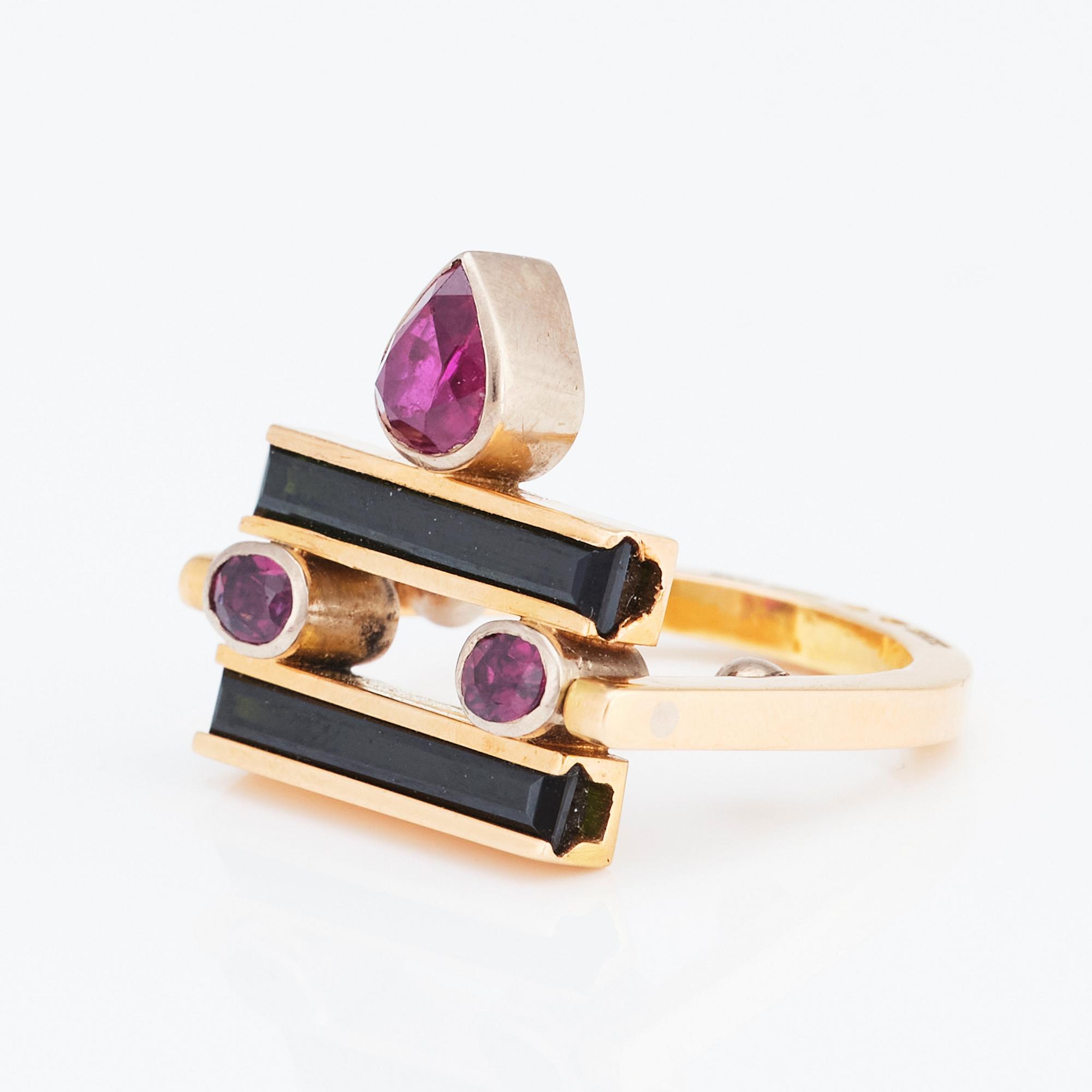 Mats Eskils, ring, Stockholm 1989, 18K rödguld, turmalin och rubiner.