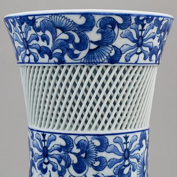 A large Japanese blue and white vase, 20th century.