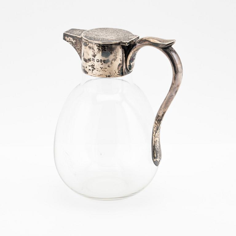 Borgila, bägare, sterlingsilver, 1943, samt kanna, glas och silver, W.N.G.N, London, 1894.