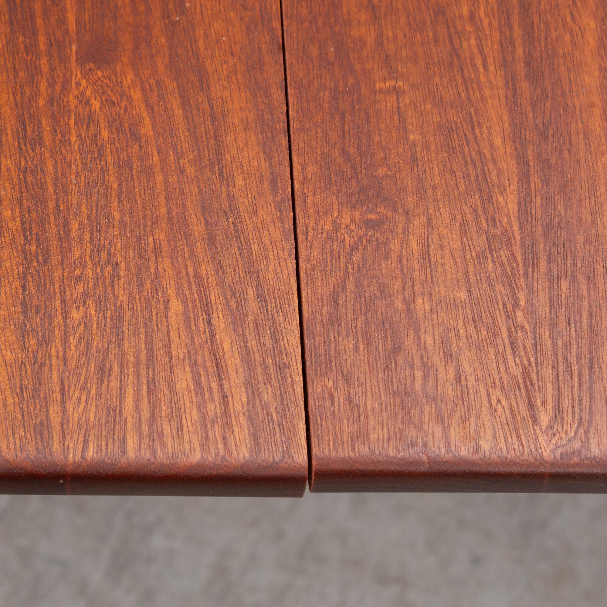 A contemporary 'Classic 255-265 Extension Table', Denmark.