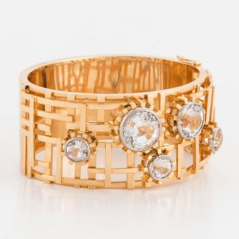 Claës E. Giertta, armring, Stockholm 1966, med fasettslipade bergkristaller, 18K.