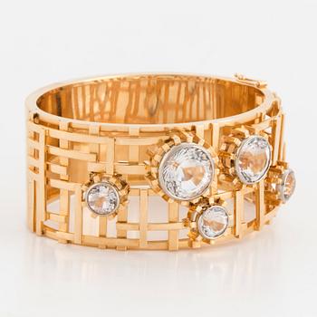 Claës E. Giertta, an 18K gold bangle set with round, mixed-cut rock crystals, Stockholm 1966.