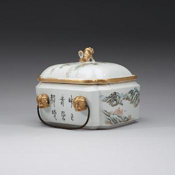 A square food container with cover and separate warmer, Qing Dynasty, Guangxu six-character mark and of the period.