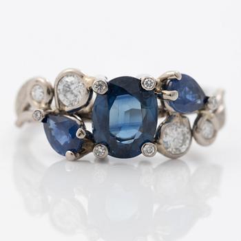 Ring, Mandelstam, 18K white gold with sapphires and brilliant-cut diamonds.