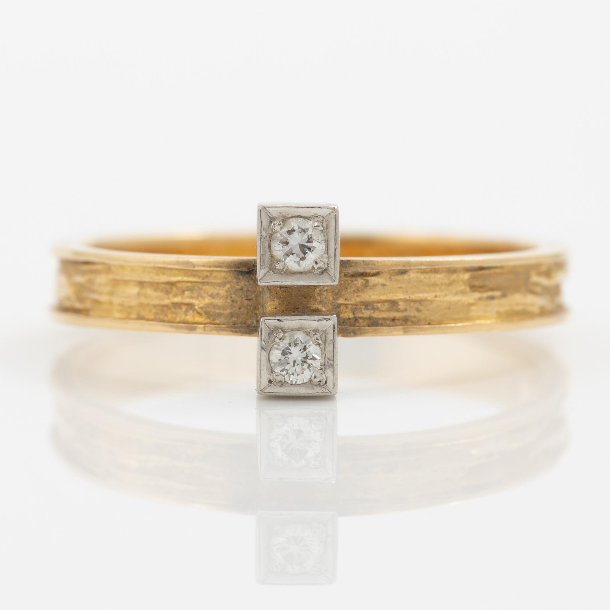 Björn Weckström, ring, 18K guld med en runda briljantslipade diamanter, Finland 1976.